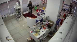Полицията задържа трима грузинци извършили серия кражби от аптеки в