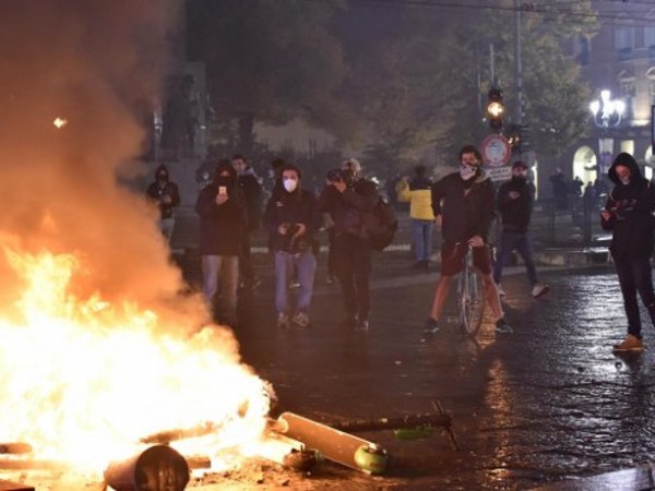 В Италия снощи имаше протести срещу новите ограничения, въведени от