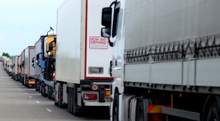 От 2 ноември понеделник се спира движението на камионите над