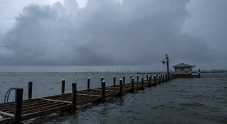 Ураганът Зета връхлетя вчера американския бряг близо до град Ню