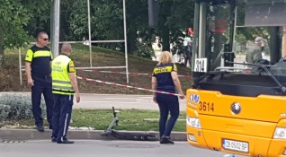 Автобус на градския транспорт във Варна повлече 73 годишна жена тя