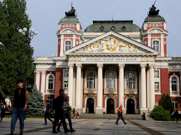 Народният театър "Иван Вазов" отменя планираните от 1 до 15