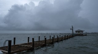 Ураганът Зета отне живота на поне шестима души в южните