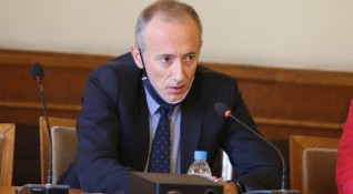 Просветният министър Красимир Вълчев призна че ще настоява училищата да