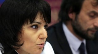 Председателката на Българския фармацевтичен съюз Асена Сербезова е с ново