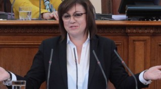 Лидерът на БСП Корнелия Нинова бе приета днес във ВМА