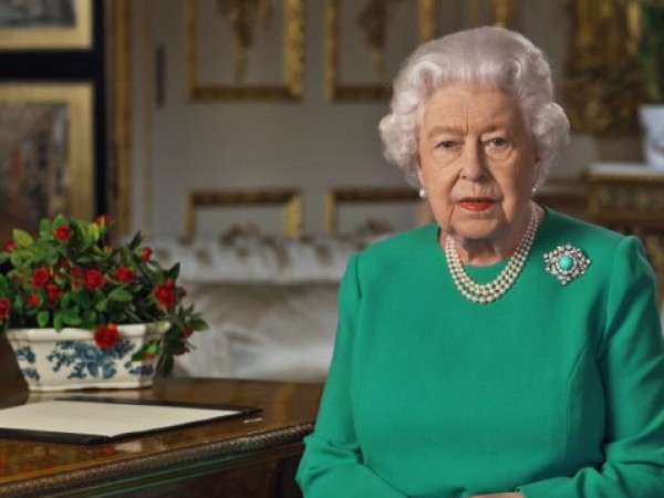 Кралица Елизабет II ще се оттегли през следващата година и