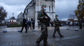 Френската полиция е арестувала още двама души след нападението в