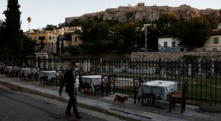Гърция затваря барове и ресторанти във високорисковите райони от утре