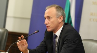 Министърът на образованието и науката Красимир Вълчев ще изпълнява дистанционно