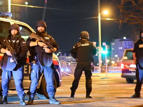 Ликвидираният във Виена стрелец е бил член на „Ислямска държава“,