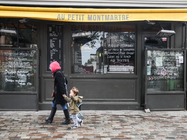 Френските супермаркети ще трябва от днес да затворят щандовете си