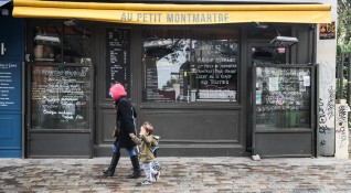 Френските супермаркети ще трябва от днес да затворят щандовете си