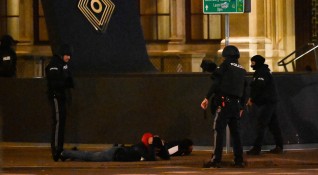 Снимка БГНЕССтотици полицаи кръстосват Виена издирвайки извършителите на снощните атаки