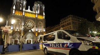 Френското правителство ще върне полицейския час в Париж и евентуално