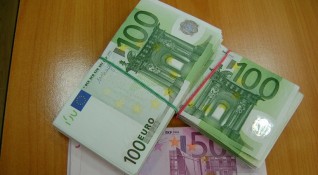 Митнически служители от ГКПП Лесово откриха недекларирани 19 000 евро