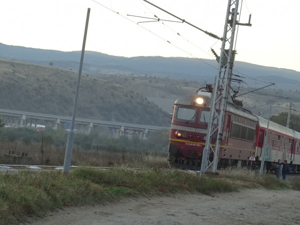 33-годишен мъж е бил прегазен от влак в Перник. Мъжът