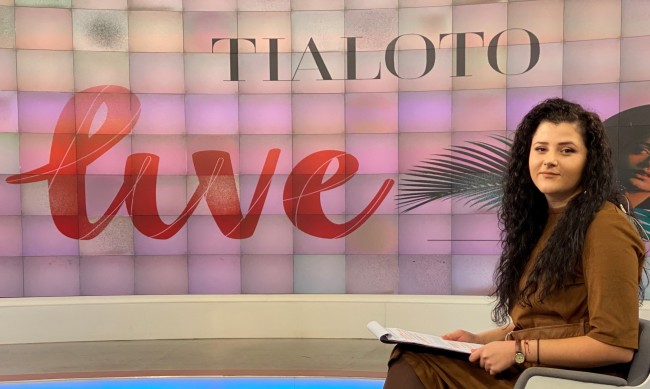 Tialoto Live: ,    -   