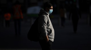 Крадци с маски срещу коронавирус обират жени и възрастни хора