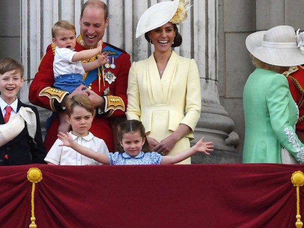 Кралското семейство третирало принц Хари като резерва, защото бил второто