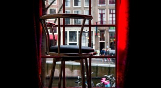 Кметицата на Амстердам обяви радикална реконструкция на квартала с червените