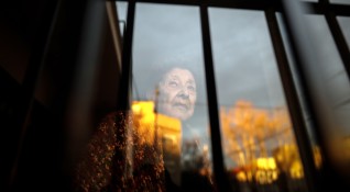 89 годишна жена от Перник даде 100 лева на измамник