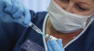 Недоверието към ваксините и невярната информация могат да подкопаят усилията