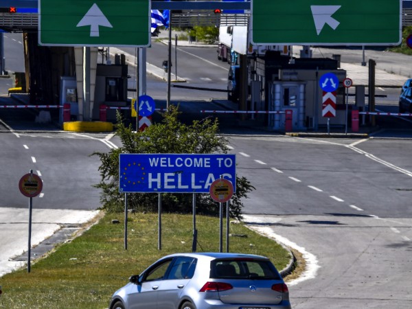 Гърция затвори границите си за туристи от тази нощ. През