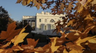 Есен край Белия дом във Вашингтон Снимка БГНЕСПо публикацията работи