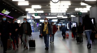 Испания задължително ще изисква отрицателни PCR тестове за пътници които
