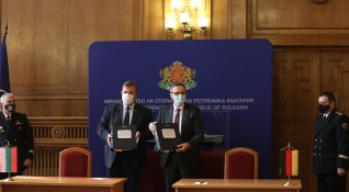 Министерството на отбраната подписа договора за придобиване на два многофункционални