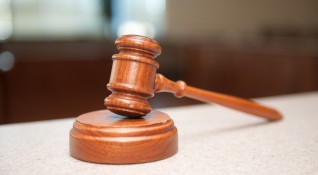 Съдът в Монтана разглежда дело за умишлено убийство със сабя