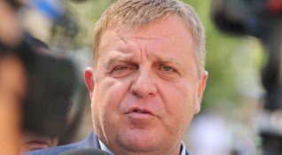 Вицепремиерът и министър на отбраната Красимир Каракачанов заяви че никой