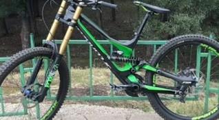 Маскирани биха и откраднаха колелото на 14 годишно момче в Северния