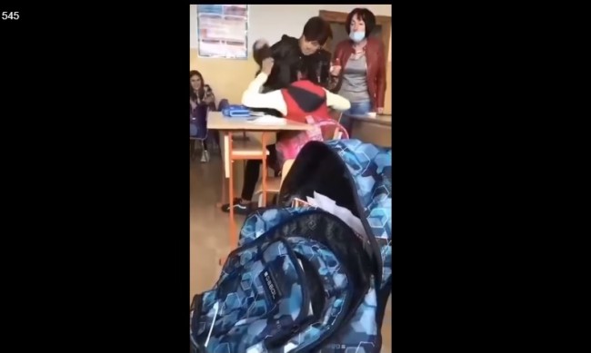 Ученичка твърди: Учителката ме бие и обижда!