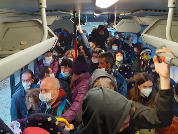 Съкращаването на курсовете на автобусите до Витоша води до препълнени