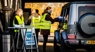 Hидерландия отвори драйв ин избирателна секция за местните избори които се