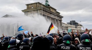 Полицията в Берлин задържа 365 души във връзка с протестите