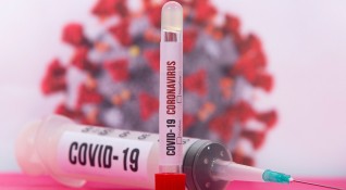 Всички специалисти предупреждават че дори ваксината срещу COVID 19 да стане