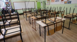 Учениците от 6 и до 12 и клас в Пазарджик се връщат