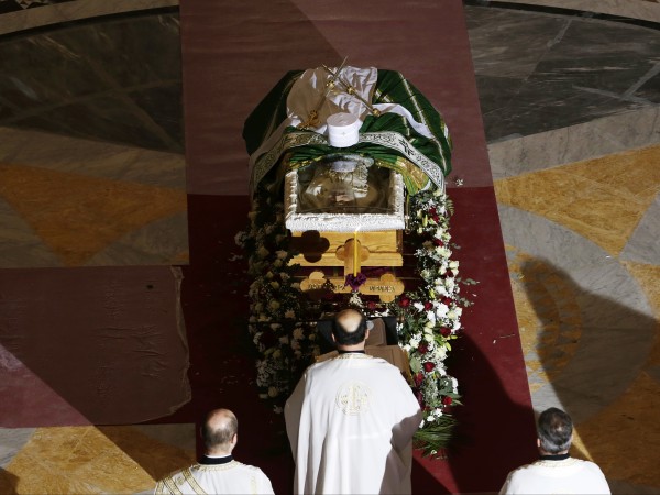 Снимка: БГНЕСКовчегът с тялото на сръбския патриарх Ириней бе пренесен