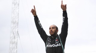Седемкратният световен шампион във Формула Люис Хамилтън ще получи рицарско