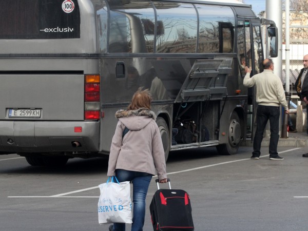 Автобусни и таксиметрови превозвачи готвят протест заради нелегалните превози или