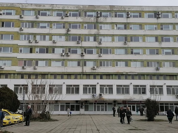 Възрастен мъж е скочил от осмия етаж на УМБАЛ Бургас
