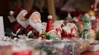 Коледен базар заработи от днес в Русе и ще продължи