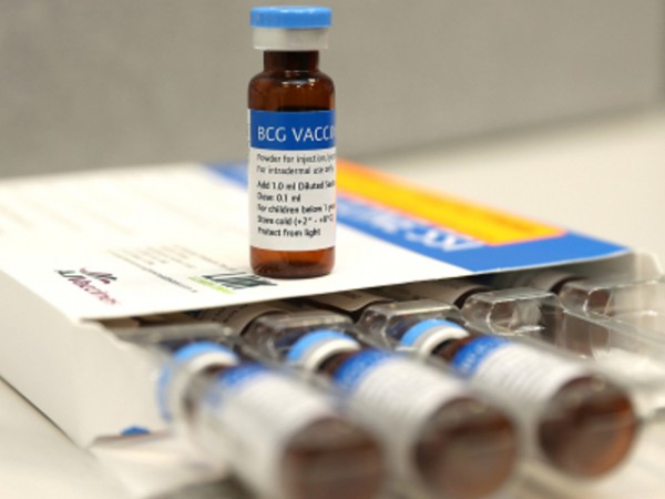 Всяка ваксина срещу коронавирус може да причини неприятни, но временни
