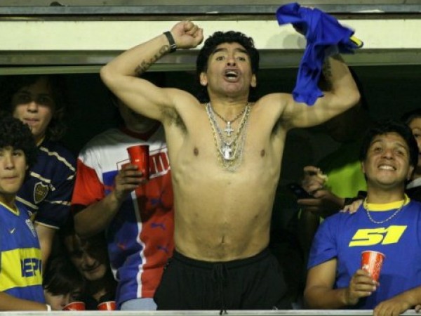 Легендата Диего Армандо Марадона почина вчера от инфаркт в своя