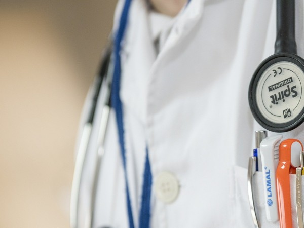 Лекар - анестезиолог от бургаската болница "Бургасмед", публикува гневен пост