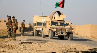 Атака с кола бомба срещу военна база в Афганистан днес причини