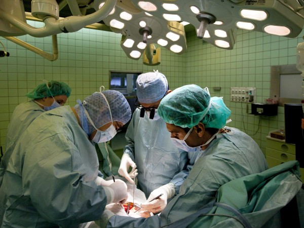Първата в света успешна трансплантация на бял дроб от пациент,